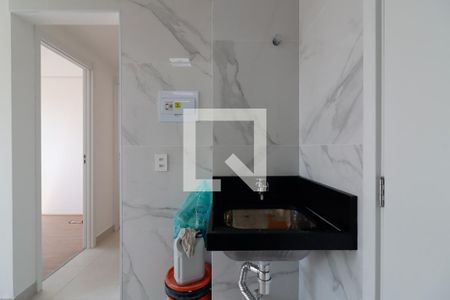 Sala/Cozinha e Área de Serviço de apartamento para alugar com 2 quartos, 33m² em Vila Ré, São Paulo