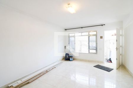 Casa à venda com 3 quartos, 101m² em Jardim Aeroporto, São Paulo