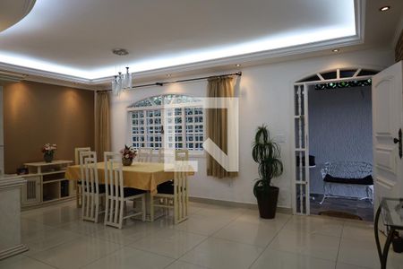 Casa à venda com 3 quartos, 206m² em Socorro, São Paulo