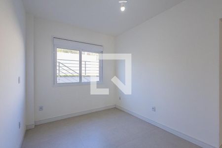 Quarto 3 de casa de condomínio para alugar com 3 quartos, 180m² em Jardim Itu, Porto Alegre