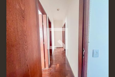 Corredor de apartamento à venda com 3 quartos, 90m² em Santo Antônio, Belo Horizonte