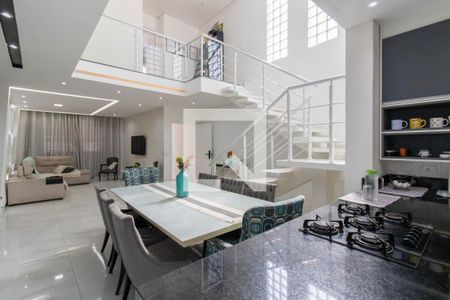 Sala de casa para alugar com 3 quartos, 240m² em Jardim Santa Cecilia, Guarulhos