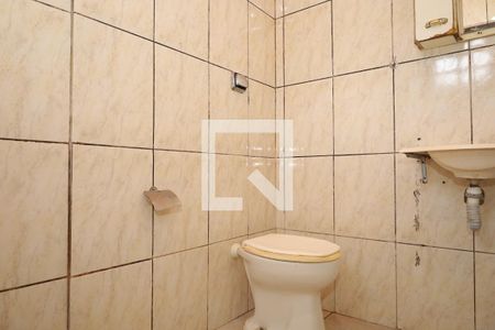 Banheiro de casa para alugar com 1 quarto, 30m² em Parque Guarani, São Paulo