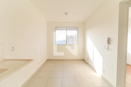 Sala/Cozinha de apartamento para alugar com 2 quartos, 34m² em Vila Carmosina, São Paulo
