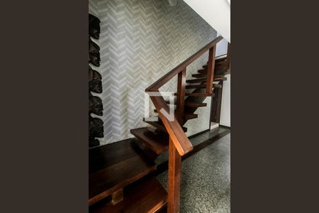 escadas de casa para alugar com 5 quartos, 300m² em Jardim Armação, Salvador