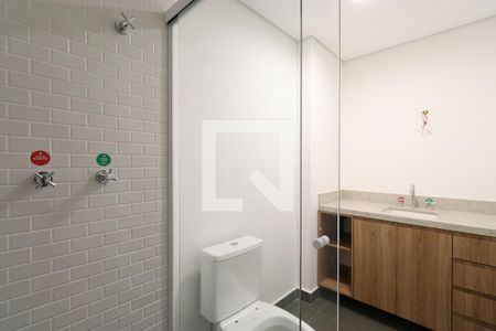 Banheiro da Suíte 1 de apartamento para alugar com 2 quartos, 80m² em Vila Ipojuca, São Paulo