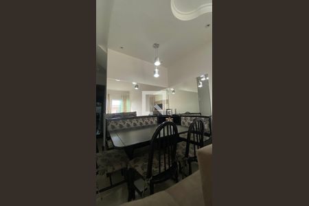 Sala de casa à venda com 3 quartos, 111m² em Vila Carmosina, São Paulo