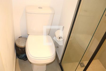 Banheiro de kitnet/studio para alugar com 1 quarto, 16m² em Bela Vista, São Paulo