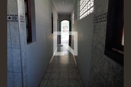 CORREDOR INTERNO de casa à venda com 4 quartos, 179m² em Bandeiras, Osasco