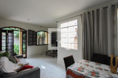 Sala de casa para alugar com 3 quartos, 100m² em São Luiz, Belo Horizonte