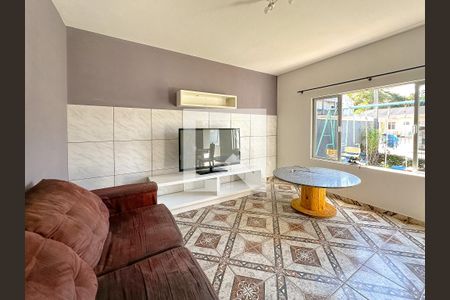 Sala de TV de casa para alugar com 3 quartos, 250m² em Forquilhas, São José