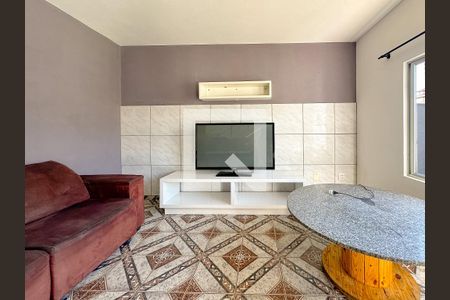 Sala de TV de casa para alugar com 3 quartos, 250m² em Forquilhas, São José