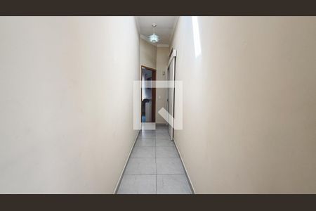 Corredor de casa para alugar com 4 quartos, 240m² em Santa Teresinha, São Paulo
