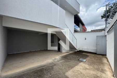 Casa à venda com 3 quartos, 134m² em Nacional, Contagem