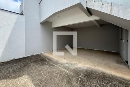 Casa à venda com 3 quartos, 134m² em Nacional, Contagem