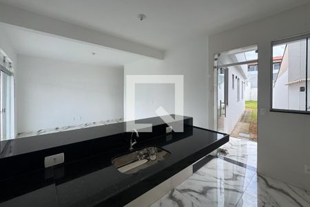 Casa à venda com 3 quartos, 134m² em Nacional, Contagem