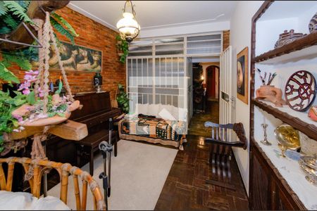 Sala de casa à venda com 4 quartos, 260m² em Sion, Belo Horizonte