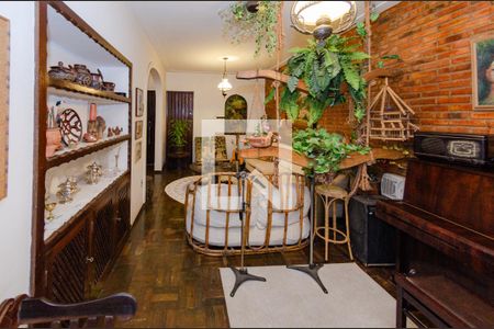 Sala de casa à venda com 4 quartos, 260m² em Sion, Belo Horizonte