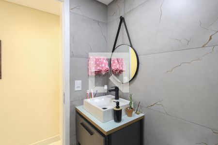 Banheiro de apartamento à venda com 3 quartos, 62m² em Vila Guilherme, São Paulo