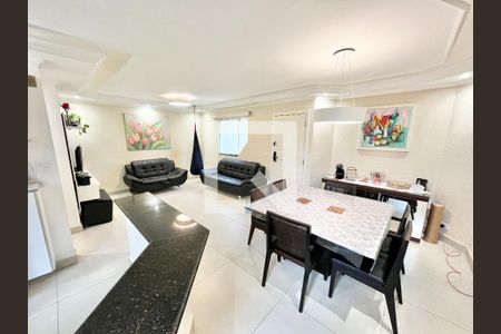 Sala de casa de condomínio para alugar com 3 quartos, 200m² em Vila Mariza Mazzei, São Paulo