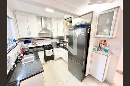 Cozinha de casa de condomínio para alugar com 3 quartos, 200m² em Vila Mariza Mazzei, São Paulo