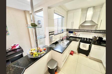 Cozinha de casa de condomínio para alugar com 3 quartos, 200m² em Vila Mariza Mazzei, São Paulo