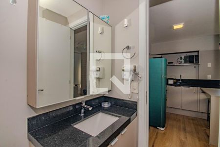 Banheiro de kitnet/studio para alugar com 1 quarto, 30m² em Auxiliadora, Porto Alegre