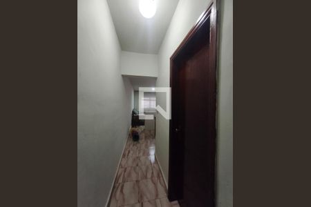 Corredor de casa para alugar com 4 quartos, 175m² em Parque Maria Domitila, São Paulo