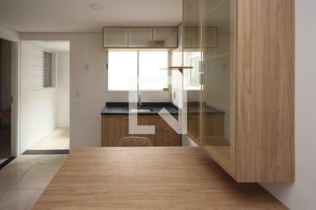 Cozinha de apartamento para alugar com 2 quartos, 35m² em Cidade Mãe do Céu, São Paulo