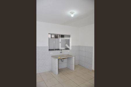 Detalhe - Sala e Cozinha de casa para alugar com 1 quarto, 70m² em Vila Zat, São Paulo