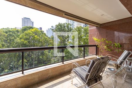 Apartamento para alugar com 3 quartos, 225m² em Vila Suzana, São Paulo