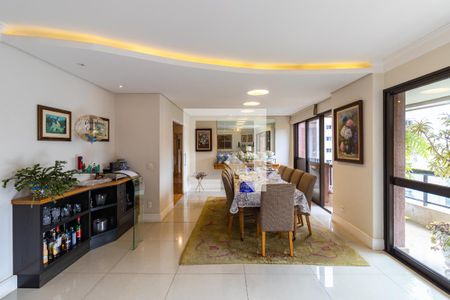 Apartamento para alugar com 3 quartos, 225m² em Vila Suzana, São Paulo