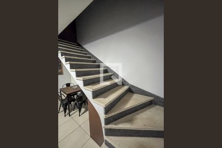 Escada de casa à venda com 2 quartos, 80m² em Aclimação, São Paulo