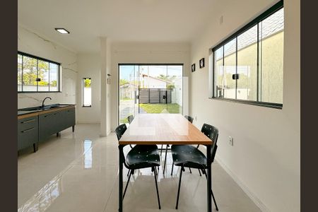 Sala de Jantar de casa para alugar com 2 quartos, 85m² em São João do Rio Vermelho, Florianópolis