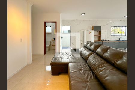 Sala de TV de casa para alugar com 2 quartos, 85m² em São João do Rio Vermelho, Florianópolis