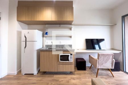 Sala e cozinha de apartamento para alugar com 1 quarto, 28m² em Liberdade, São Paulo
