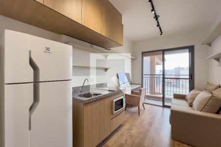 Sala e cozinha de apartamento para alugar com 1 quarto, 28m² em Liberdade, São Paulo