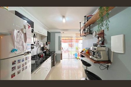 Cozinha de casa para alugar com 3 quartos, 129m² em Guarujá, Porto Alegre