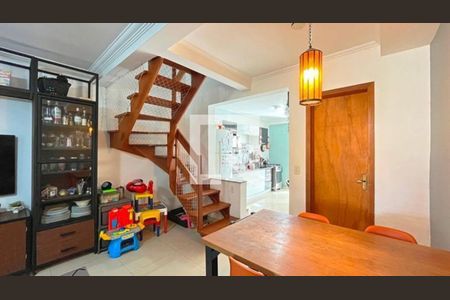 Sala de casa para alugar com 3 quartos, 129m² em Guarujá, Porto Alegre