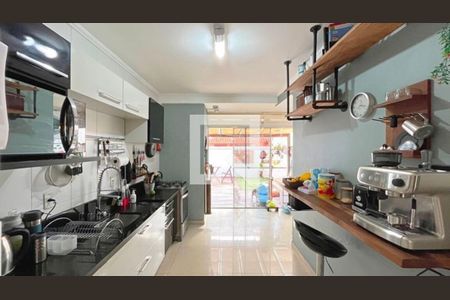 Cozinha de casa para alugar com 3 quartos, 129m² em Guarujá, Porto Alegre