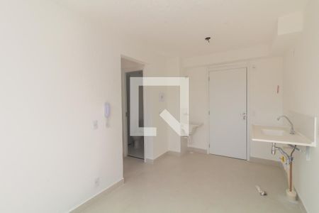 Sala/Cozinha de apartamento para alugar com 2 quartos, 32m² em Vila Carmosina, São Paulo
