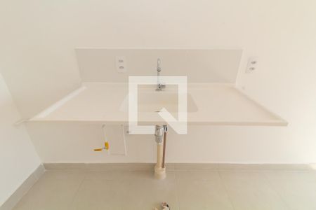 Sala/Cozinha de apartamento para alugar com 2 quartos, 32m² em Vila Carmosina, São Paulo