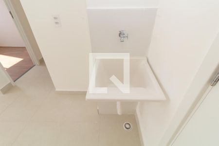 Sala/Cozinha de apartamento para alugar com 2 quartos, 32m² em Vila Carmosina, São Paulo