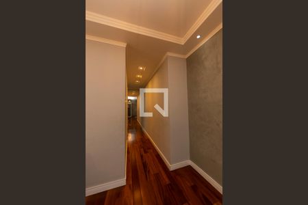 Corredor de apartamento para alugar com 2 quartos, 72m² em Jardim Tupanci, Barueri