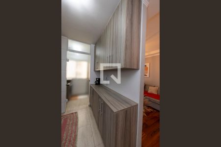 Cozinha de apartamento para alugar com 2 quartos, 72m² em Jardim Tupanci, Barueri