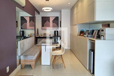 Sala de apartamento à venda com 2 quartos, 85m² em Icaraí, Niterói