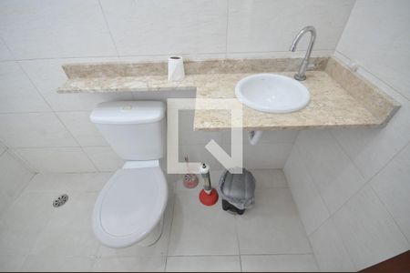 Banheiro da Suíte 1 de casa de condomínio para alugar com 2 quartos, 47m² em Vila Mazzei, São Paulo