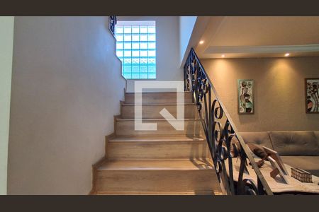 Escada de casa à venda com 4 quartos, 231m² em Santo Antônio, São Caetano do Sul