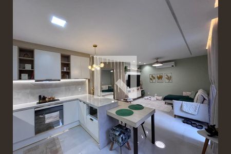 Sala de casa de condomínio à venda com 3 quartos, 217m² em Vargem Grande, Rio de Janeiro
