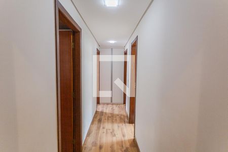 Corredor de apartamento para alugar com 3 quartos, 200m² em Fernão Dias, Belo Horizonte